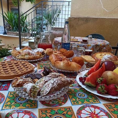 B&B Il Melograno Antico Con Terrazza E Giardino Agrigento Eksteriør billede