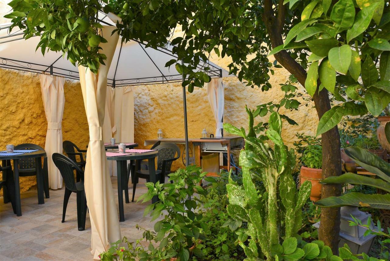 B&B Il Melograno Antico Con Terrazza E Giardino Agrigento Eksteriør billede