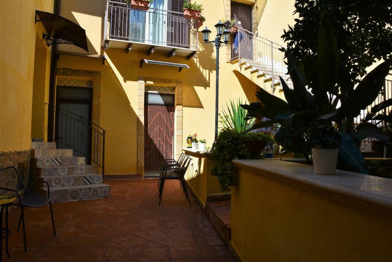 B&B Il Melograno Antico Con Terrazza E Giardino Agrigento Eksteriør billede