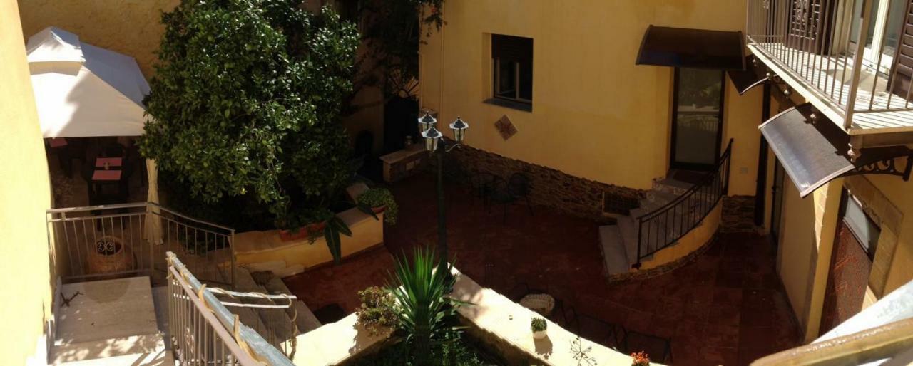 B&B Il Melograno Antico Con Terrazza E Giardino Agrigento Eksteriør billede
